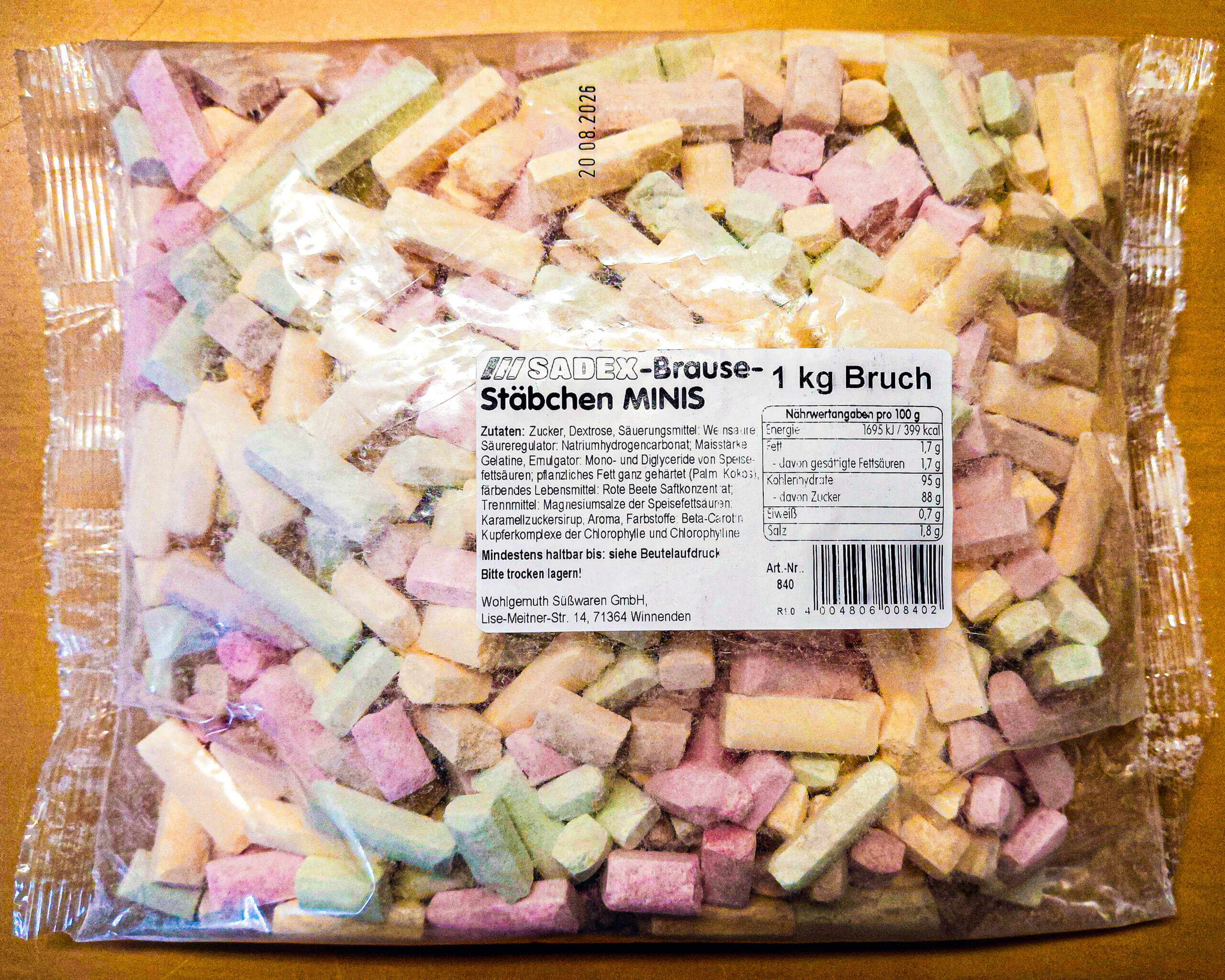 Effervescent sticks and bears in a kilo pack